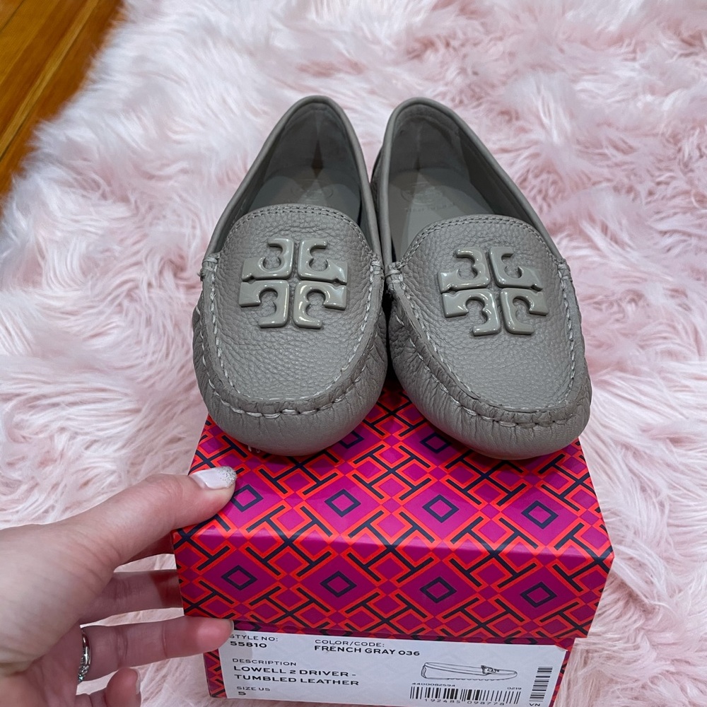 Tory burch loafer in french gray leather